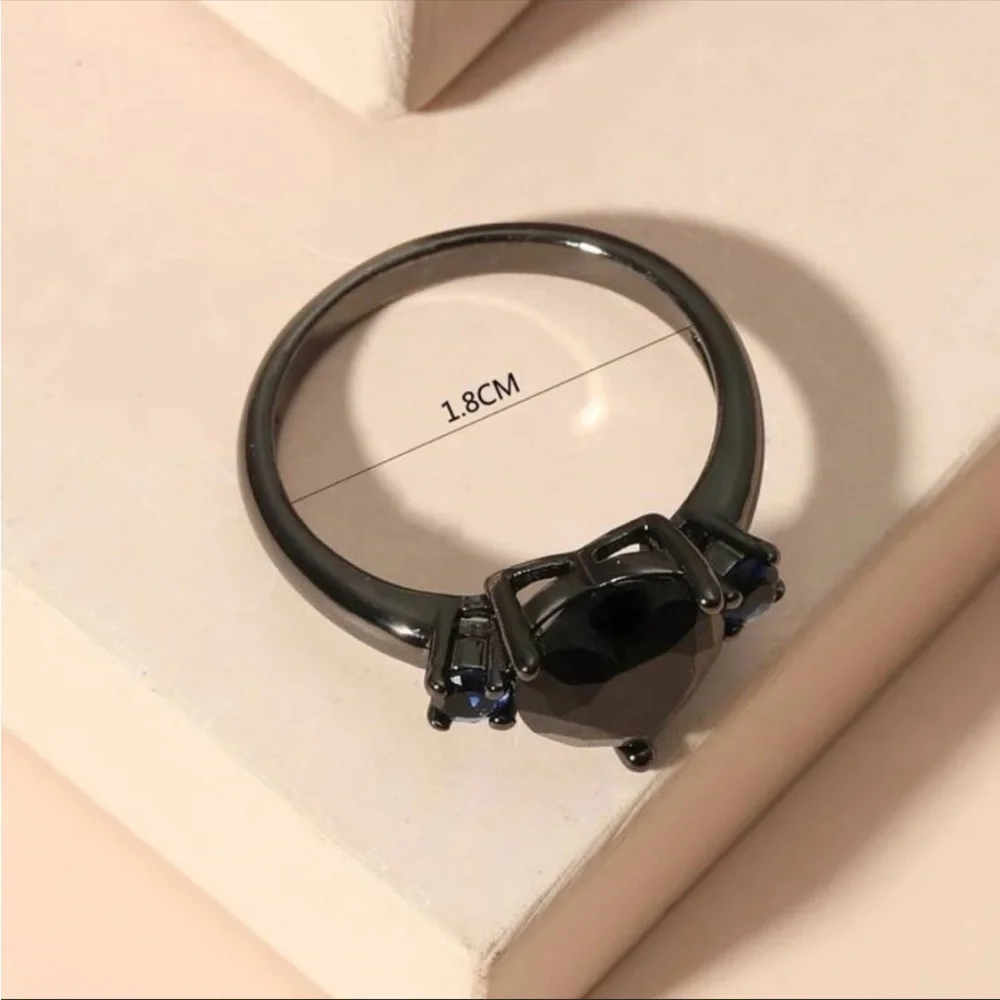 Black Heart Stone Ring - Picture 3 of 3